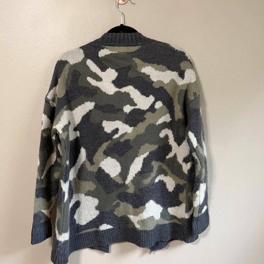 Universal‎ Thread XS cardigan - Picture 3 of 3